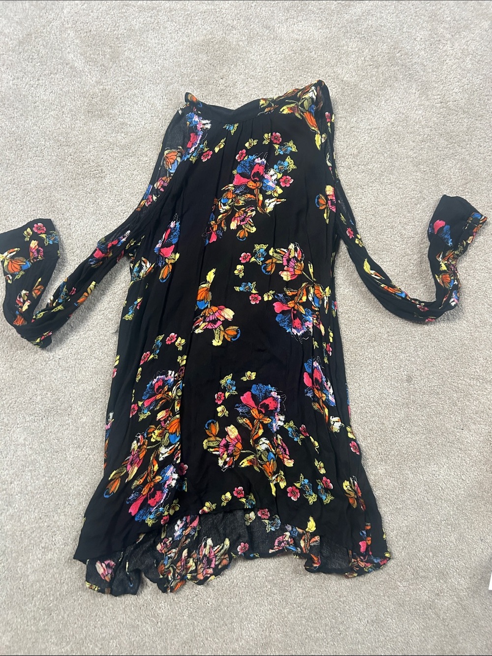 Free People Black Floral Tie-Neck Sleeveless shoulders  Blouse